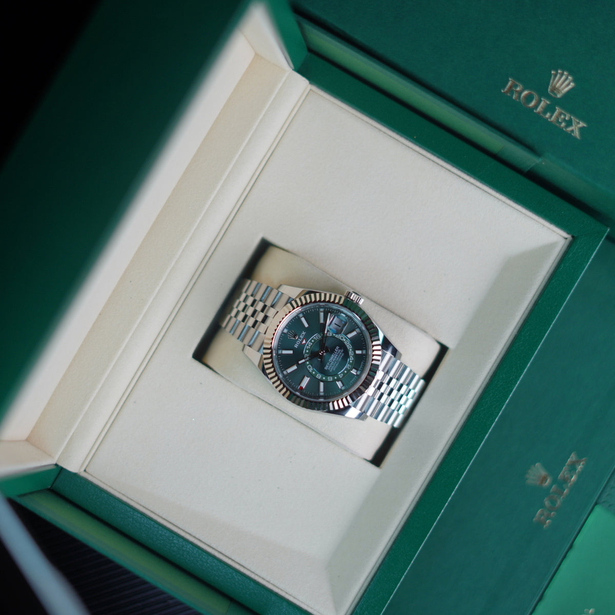 Rolex Sky-Dweller “Mint Green” – Ref. 336934 (2025) — 2