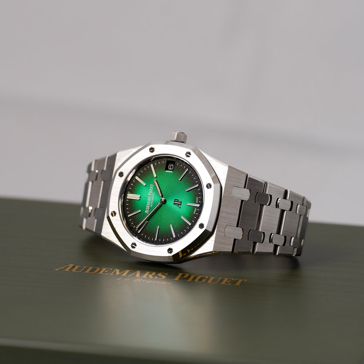 Audemars Piguet Royal Oak “Jumbo” Extra-Thin – Ref. 16202PT — 4