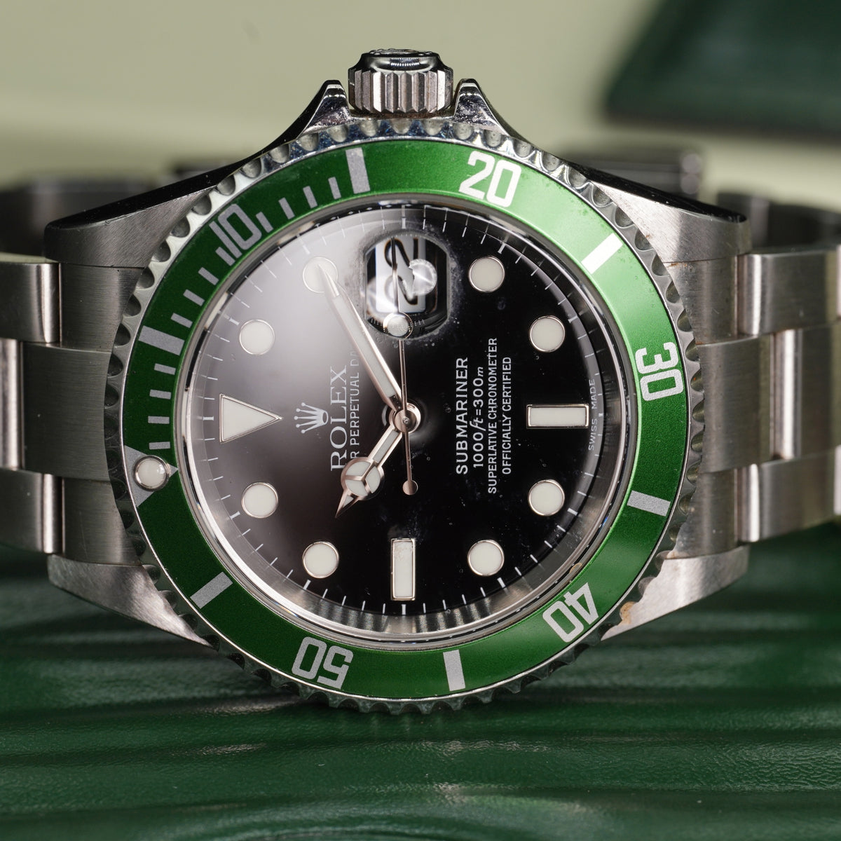 Rolex Submariner “Kermit” – Ref. 16610LV (2005) — 8