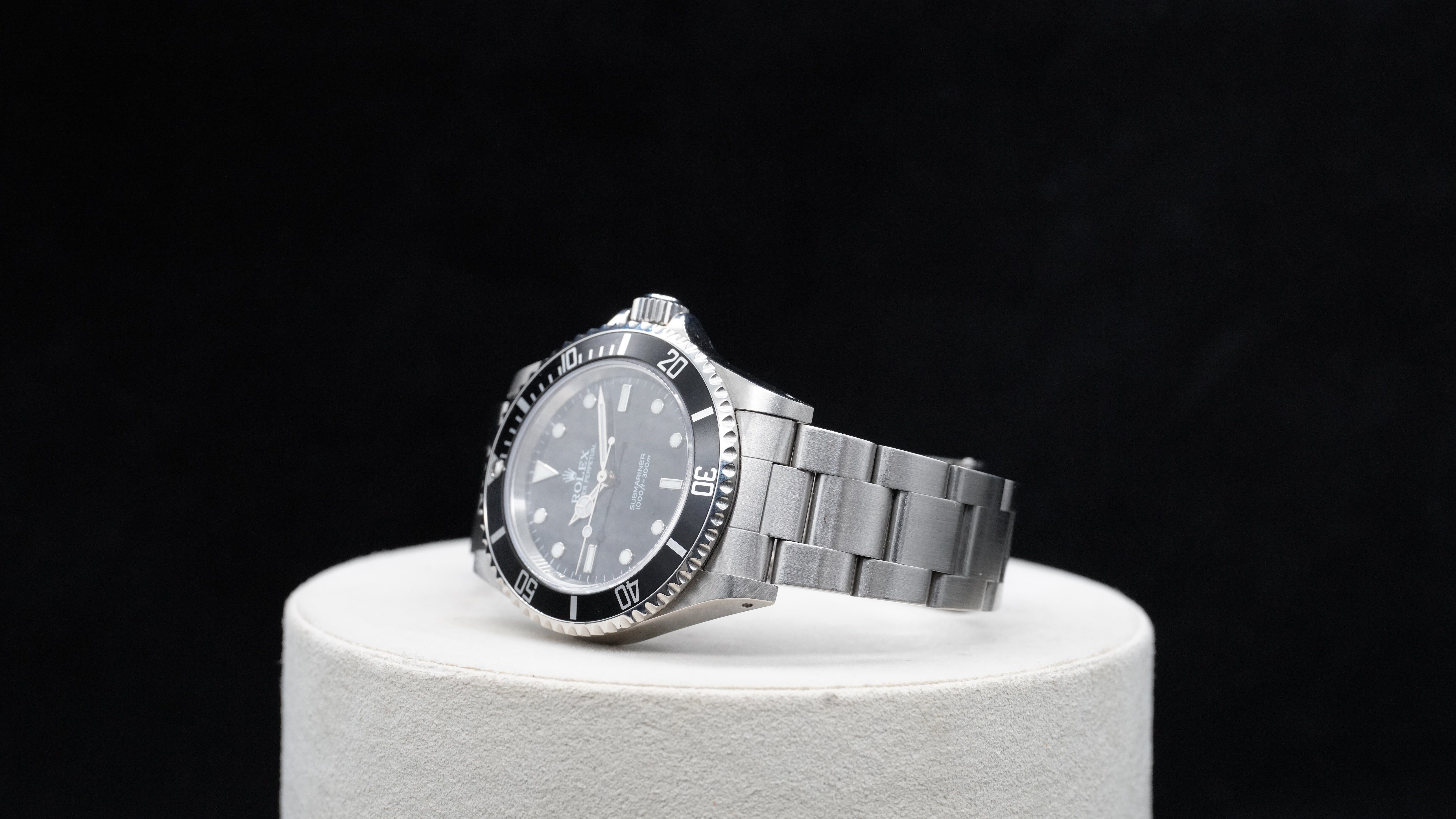 Rolex Submariner Date – Reference 16610 (2007) + Rolex Service Card