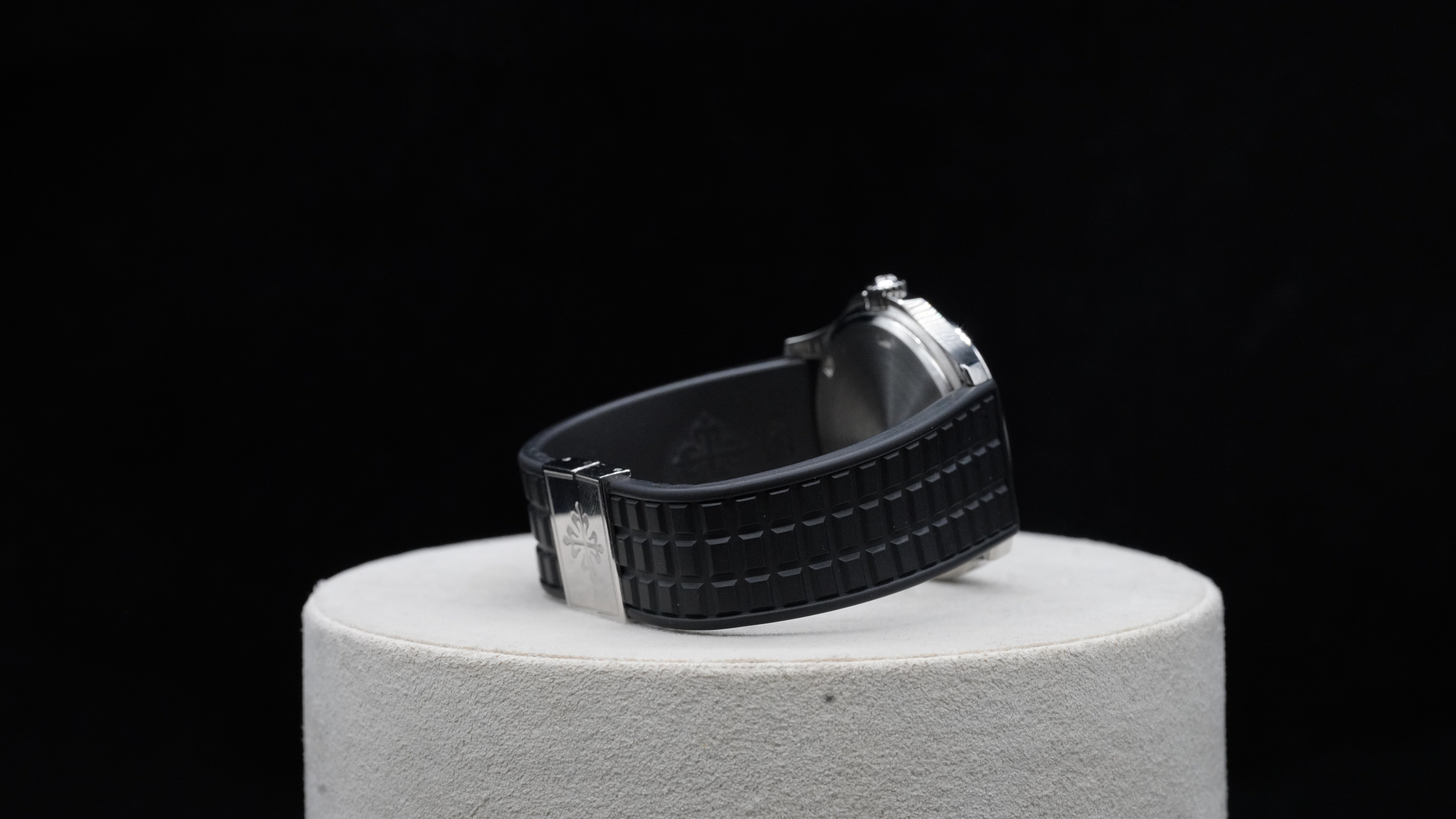 Patek Philippe Aquanaut Ladies Quartz – Reference 5064A-001 (2005)